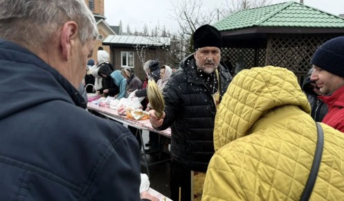 Куряне освящают пасхальные яйца и куличи