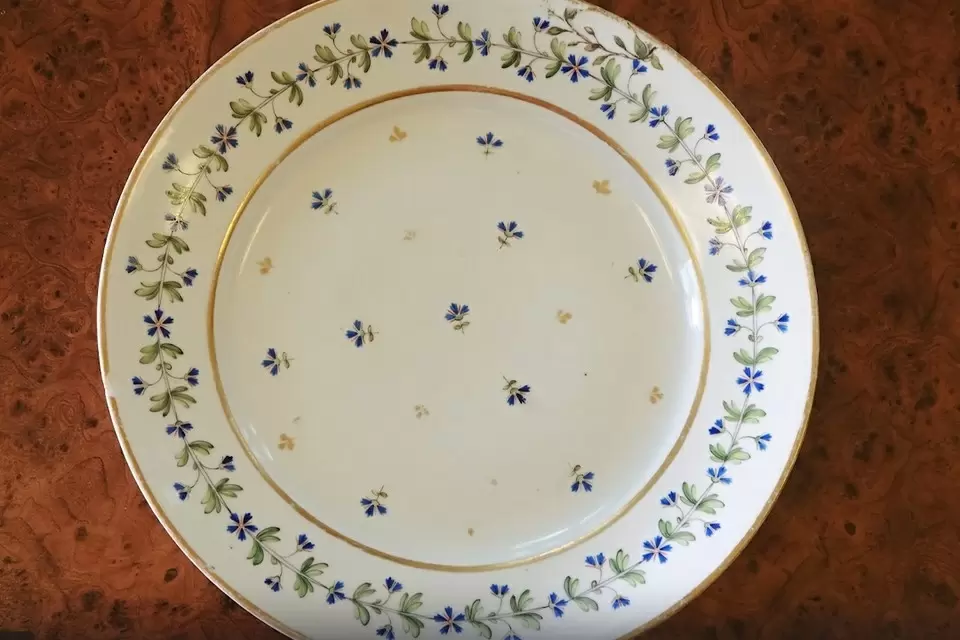 Тарелка Павла I обогатила коллекцию музея в Павловске