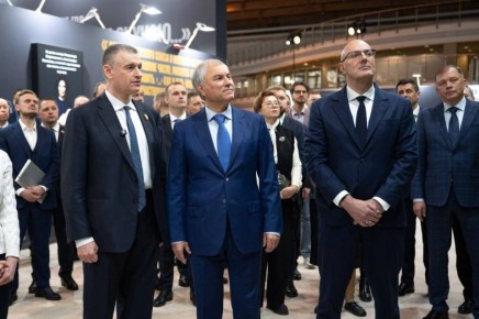 Алексей Томанов: Леонид Слуцкий открыл выставку «Жириновский. Продолжение. ЛДПР»