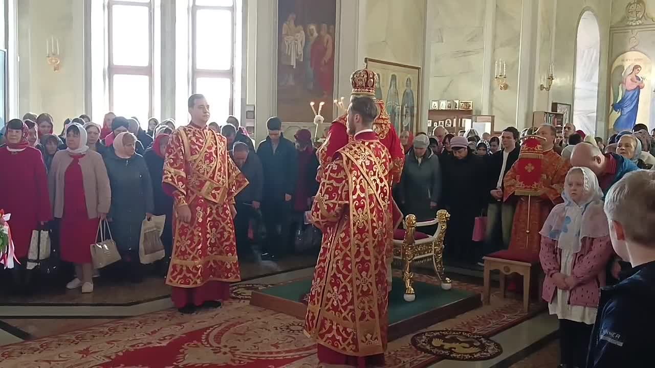 Благодатный огонь прибыл в Воскресенский храм Знаменского мужского монастыря Курска