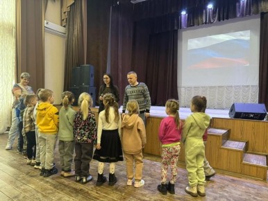 «Первый шаг в мир профессий»: экскурсия для малышей из детского сада «Ромашка»