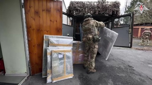 Минобороны России: Представители добровольческого отряда «Барс-Курск» эвакуировали ценные экспонаты из Кореневского краеведческого музея