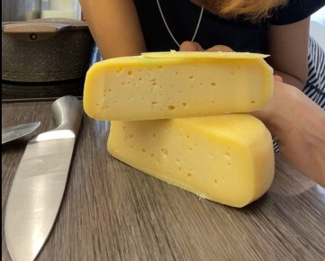 Нюанс вкуса гауда: от сливочной молодости до ореховой выдержки