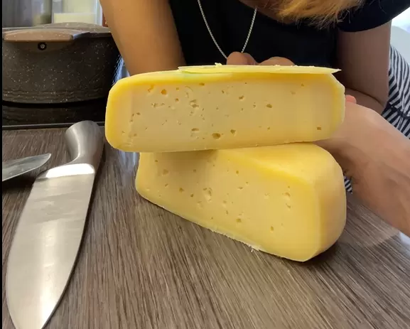 Нюанс вкуса гауда: от сливочной молодости до ореховой выдержки