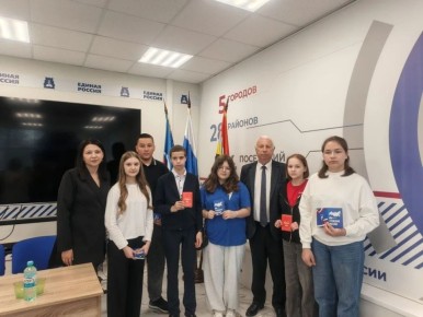 Владимир Зайцев: Сегодня на базе штаба общественной поддержки партии "Единая Россия" провел расширенное совещание по текущим вопросам, в котором приняли участие работники Администрации района, главы сельсоветов, руководители...