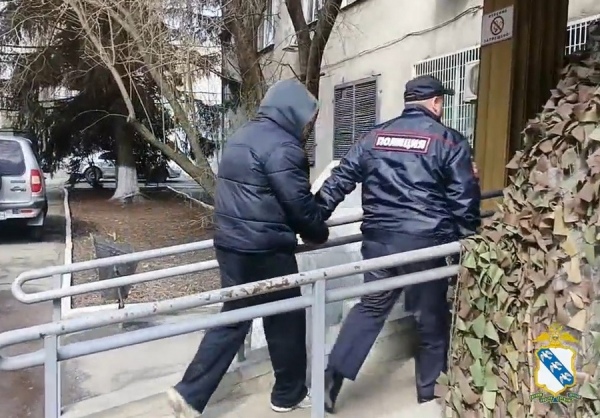 Курская полиция задержала молодых курьеров мошенников, обманувших пенсионерку на 2,7 миллиона