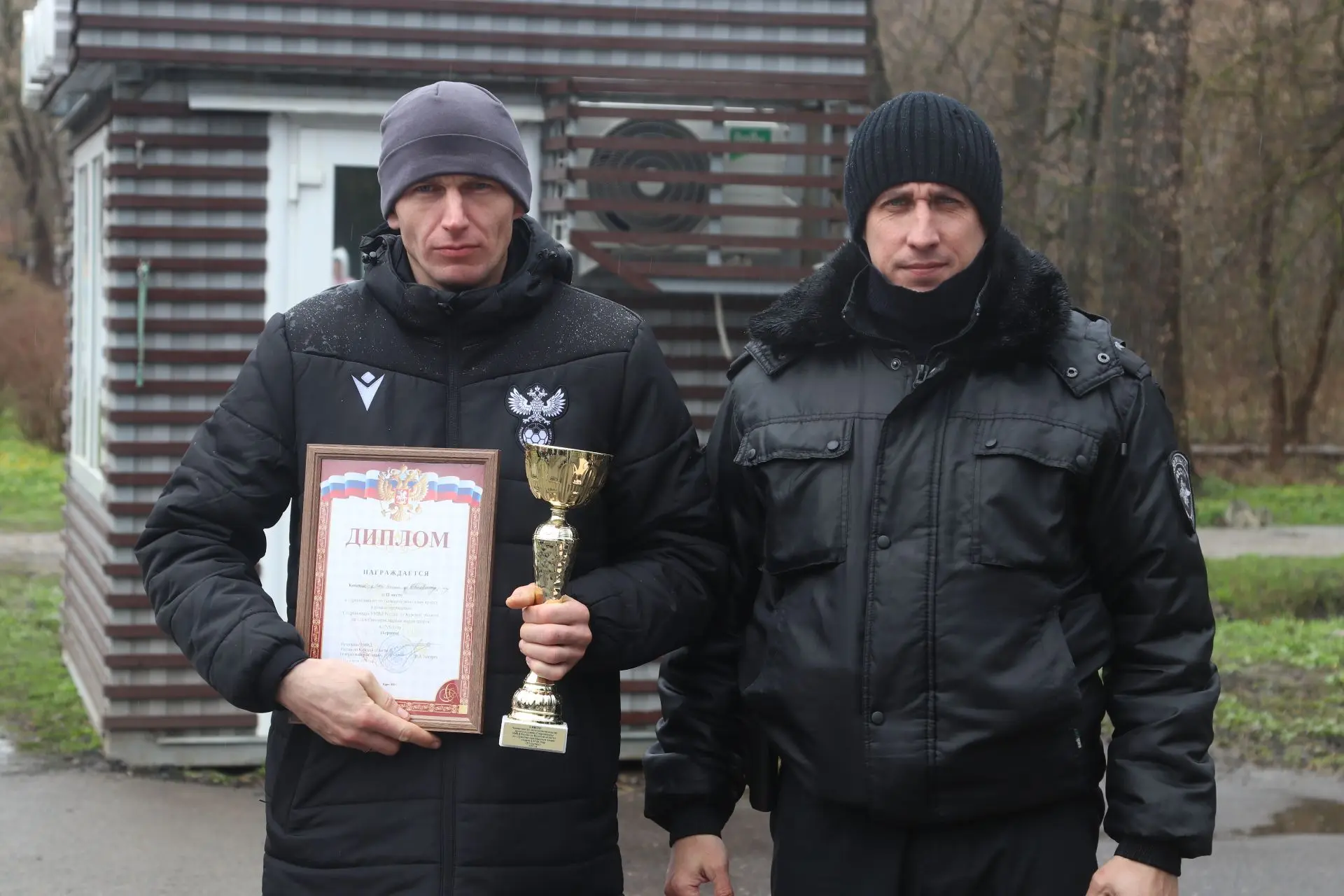 Сотрудники курской полиции соревновались в легкоатлетическом кроссе