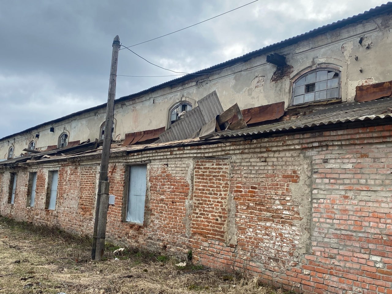 В курском местечке Свобода разрушается знаменитый Гостиный двор Коренной ярмарки — памятник эпохи Екатерины II, возведенный после ее личного приказа по проекту итальянского архитектора Джакомо Кваренги