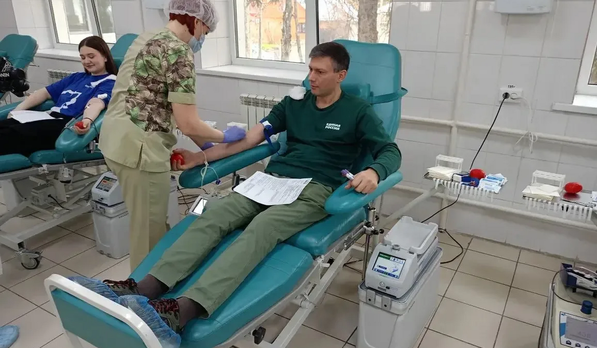 В Курской области в преддверии Дня донора прошла акция по сдаче крови