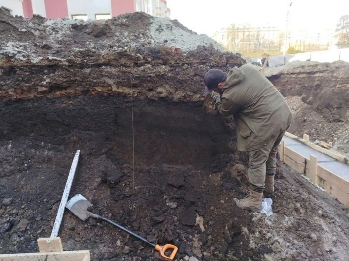 Курские археологи нашли ценные сосуды бронзового века у спорткомплекса «Спартак»