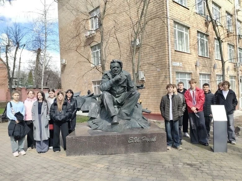 Суджанцам провели экскурсию по центру Курска