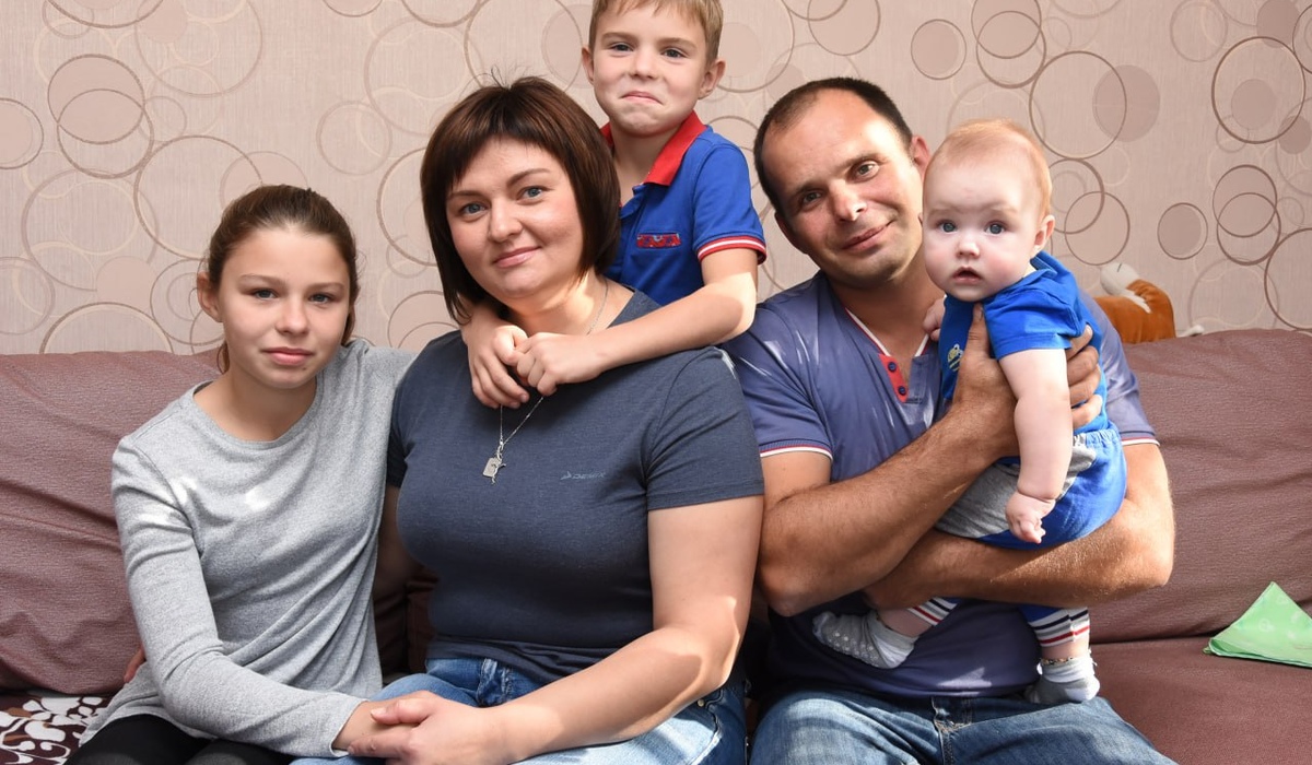 В Курске стартовал приём заявок на медаль «Во славу отцовства» для пап