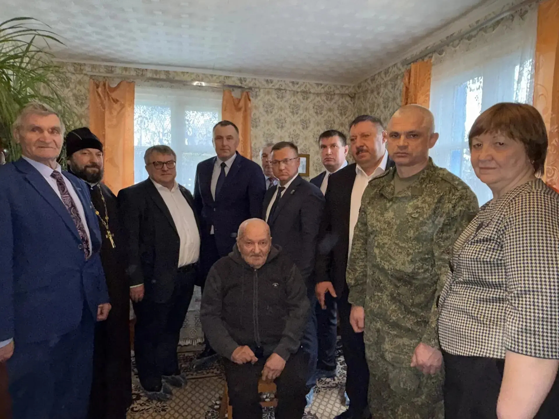 Партийцы поздравили со столетним юбилеем Михаила Фёдоровича Степанова