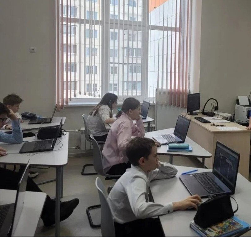 В центре цифрового образования детей «IT-куб», созданном на базе лицея № 14 города Железногорска, благодаря национальному проекту «Молодежь и дети», инициированного Президентом Российской Федерации Владимиром Путиным, прошел...