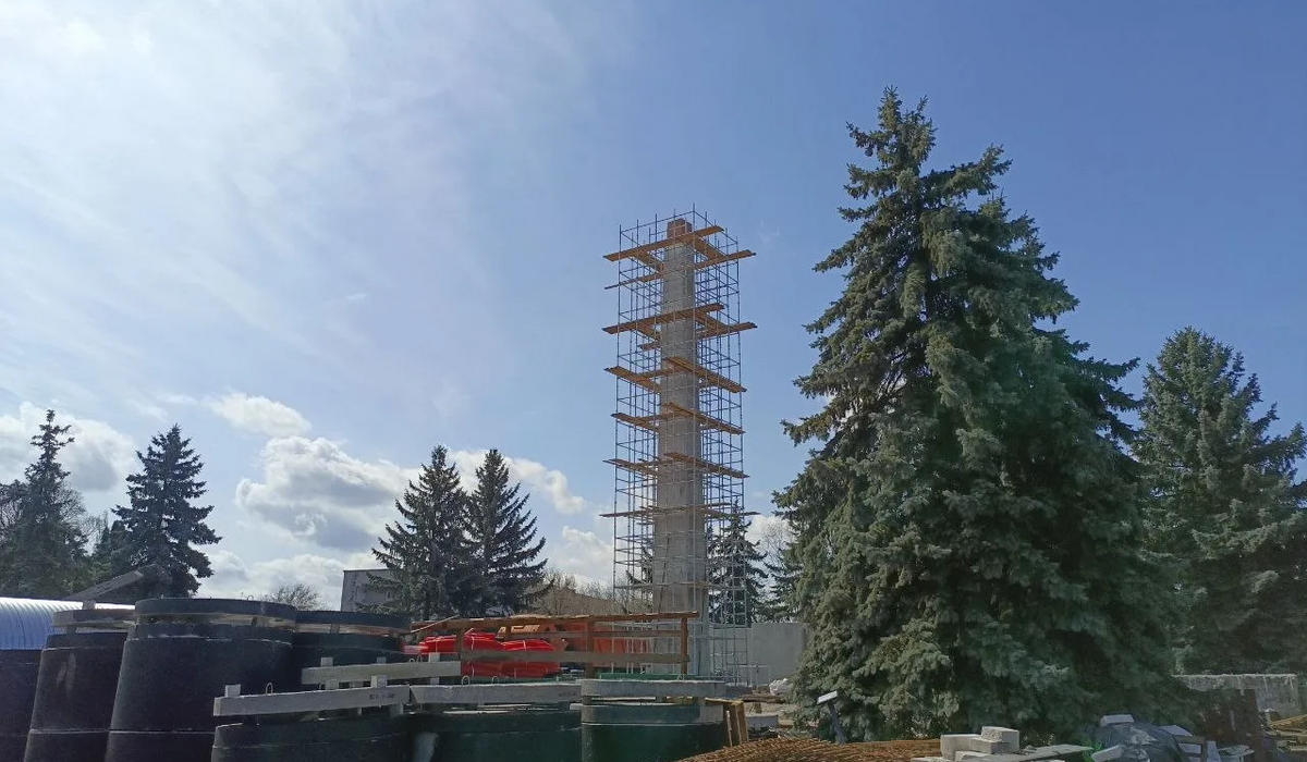 На мемориале Памяти павших в Курске продолжаются работы по реконструкции