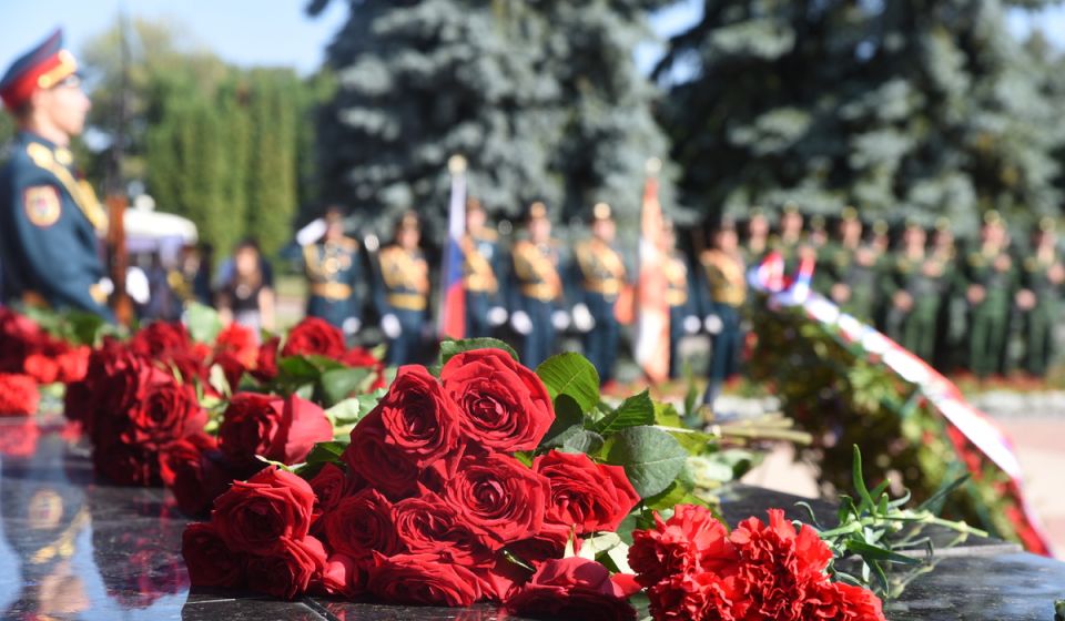 В Курске отменили возложение цветов на мемориале Памяти Павших из-за реконструкции
