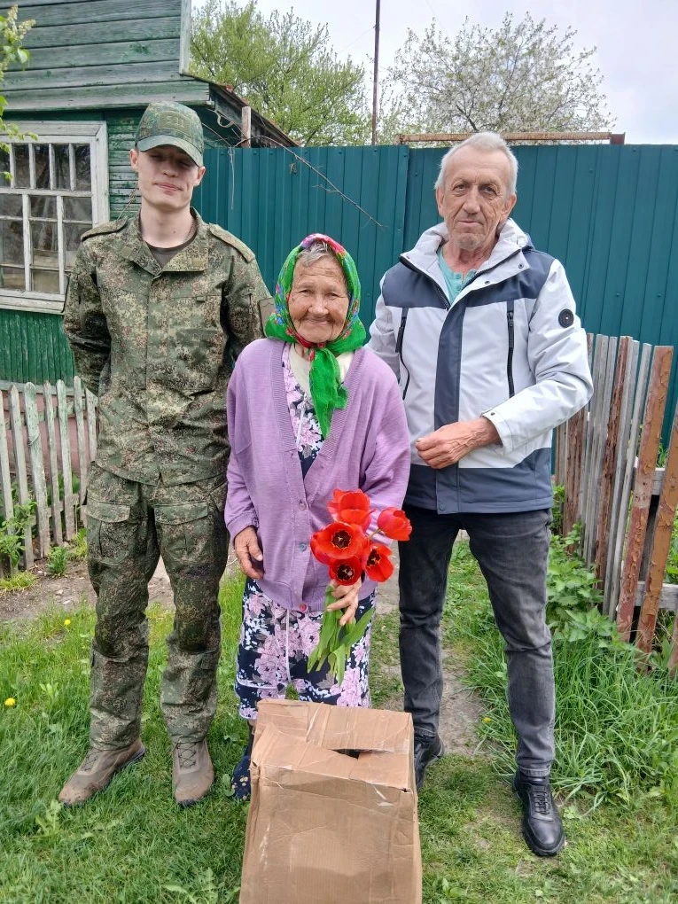 В день воинской славы России специалист отдела молодежной политики, физической культуры и спорта Администрации Льговского района Вячеслав Францев совместно с участником Специальной Военной Операции посетили узника...