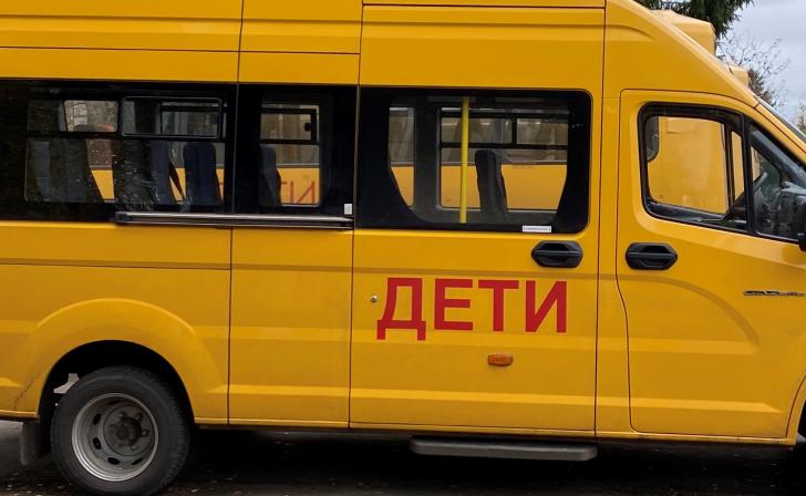 Курским сельским школа передали 23 школьных автобуса