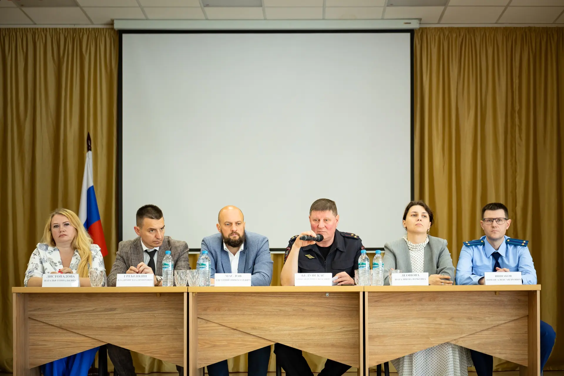 Сегодня вместе с начальником УМВД города Александром Белунскасом, министром образования Наталией Леоновой, Уполномоченным по правам ребенка Натальей Листопадовой, коллегами из прокуратуры провели совещание с директорами...