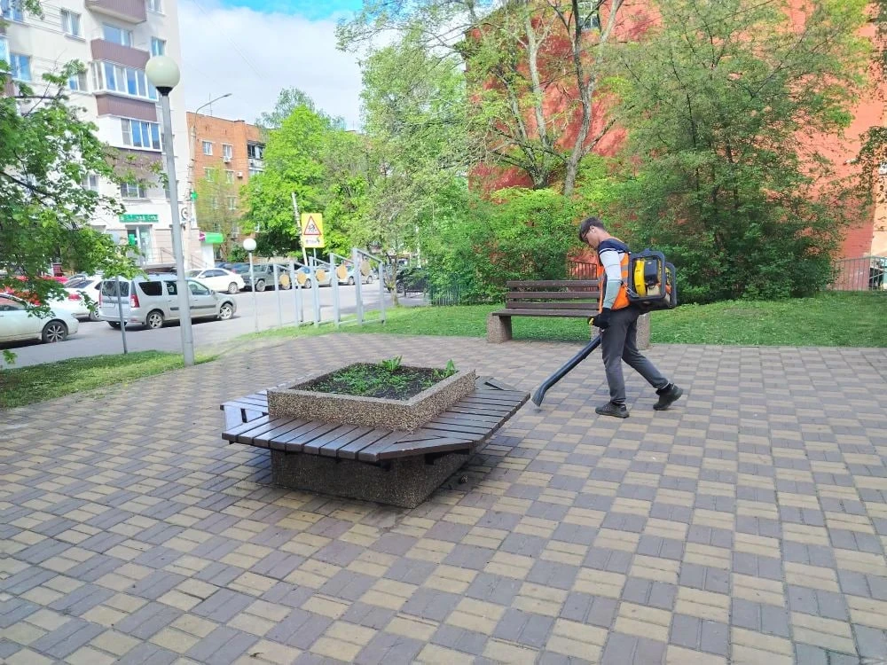 В общественных местах Курска трудятся 27 сотрудников, а также задействовано 4 единицы специализированной техники