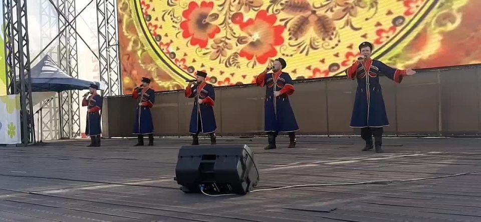 Зрители не остались равнодушными на концерте ансамбля русской песни «Разгуляй» концертно-творческого центра им. М.С. Щепкина и творческих коллективов Курского ГАУ!