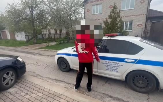 В Курске 17-летний парень катался на иномарке без прав