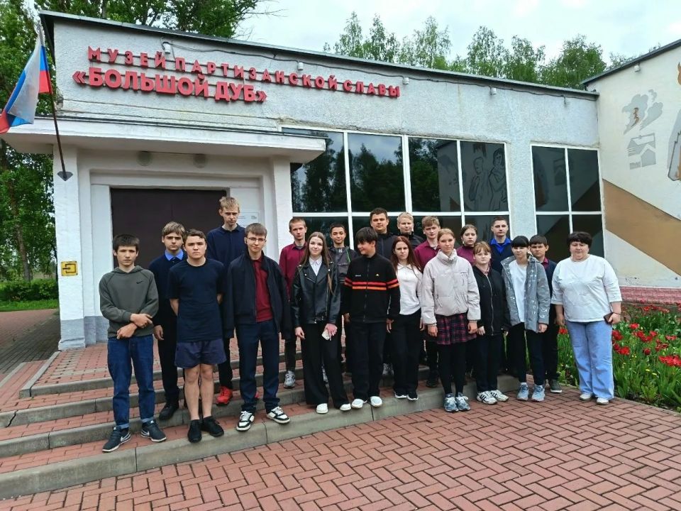 В рамках патриотического воспитания, накануне Дня музеев для учащихся 7-8 классов МКОУ " Глебовская средняя общеобразовательная школа имени Артёма " заместителем директора по ВР Лукъянчиковой Е. В. и советником директора по...