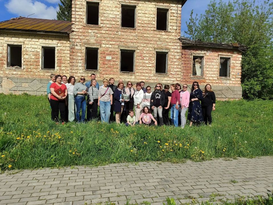 В минувшие выходные в посёлке Первоавгустовский состоялось долгожданное событие — стартовала первая экскурсия в рамках проекта «Легенды старинных усадеб» от команды «Нескучный Курск» и туроператора «Спутник»!