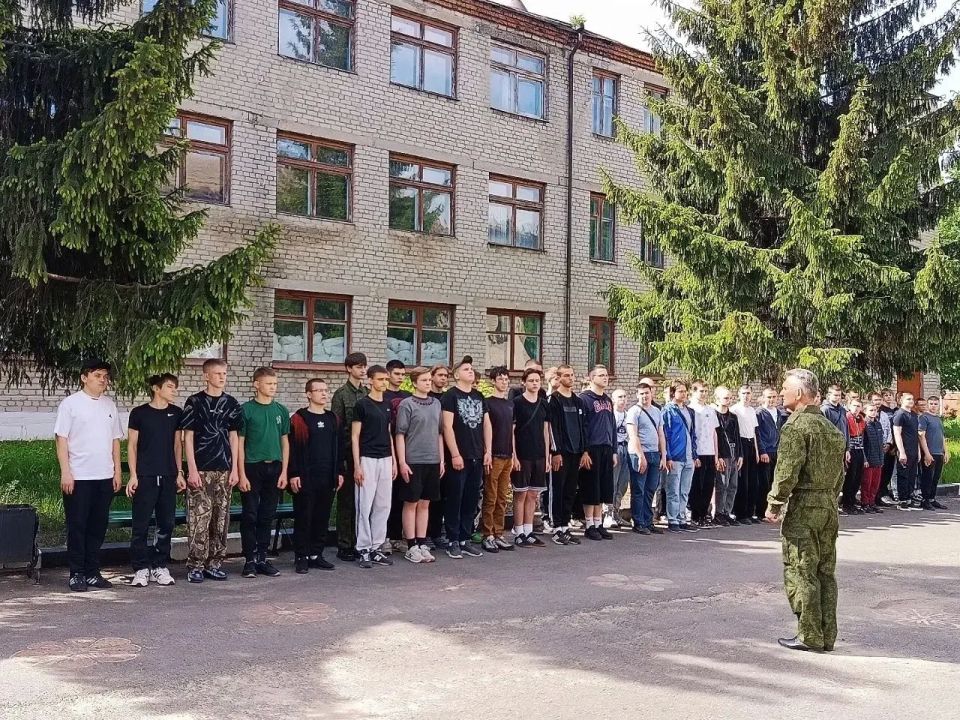 В Щиграх торжественно открыты ежегодные учебные сборы для старшеклассников и студентов