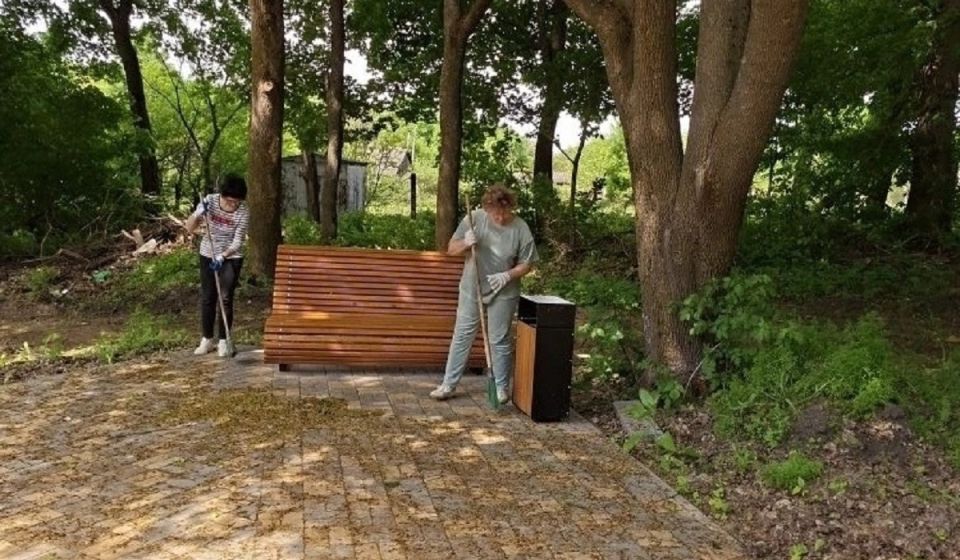 В Медвенке Курской области приводят в порядок парк «Советский сад»