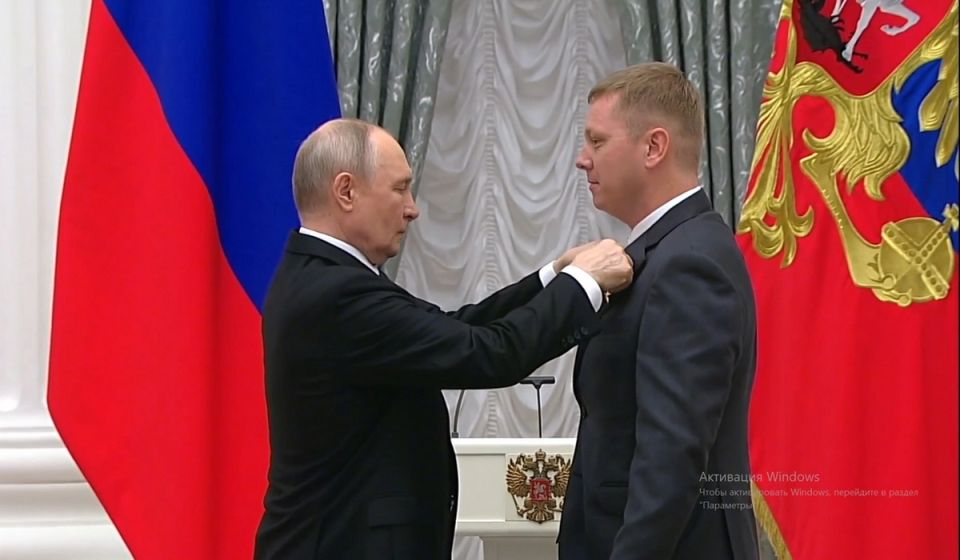 Курянину Александру Горбунову вручили Звезду Героя за космический полет
