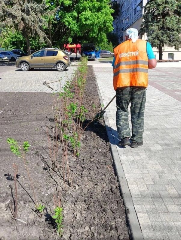 На уборке Курска задействованы 24 человека и три единицы спецтехники