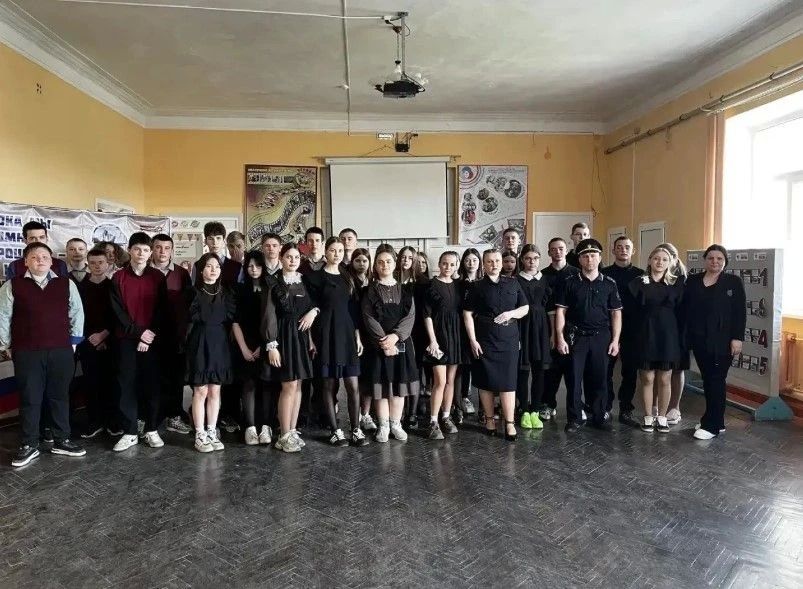 В преддверии летних каникул в школе №1 посёлка Карла Либкнехта состоялся важный инструктаж по безопасности дорожного движения