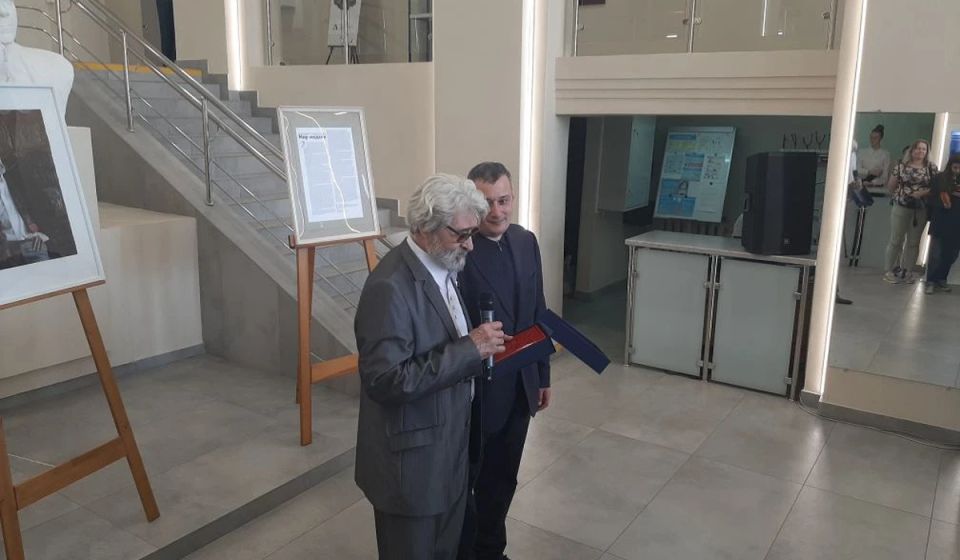 В Курске открылась выставка медалей и плакет Геннадия Правоторова