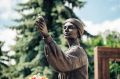 В Курске открыли бронзовую скульптуру Куряночки