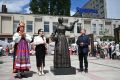 В сквере на Дзержинского открыли скульптуру «Куряночка»