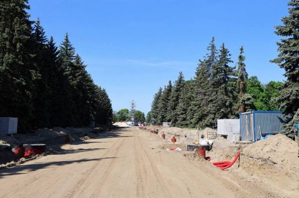 В Курске на мемориале на улице Карла Маркса начали подготовку к установке гранита