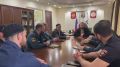 Прямо сейчас в администрации города Сунжа под председательством Главы города Аслана Умарова проходит экстренное заседание КЧС по вопросам возможного подъема уровня воды до критической отметки и подтопления улиц города