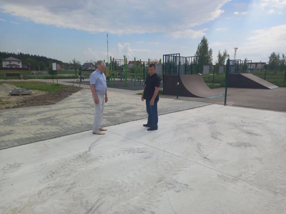 В поселке Маршала Жукова Курского района строят площадку для стритбола