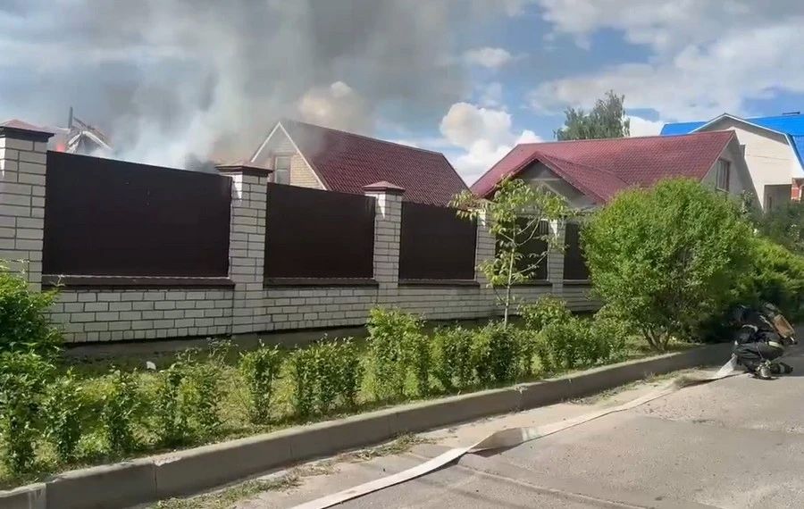 В Курске выгорел 2-этажный дом