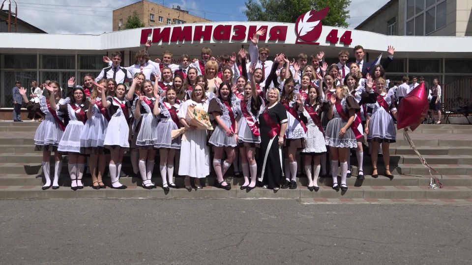 В курских школах прозвенели последние звонки