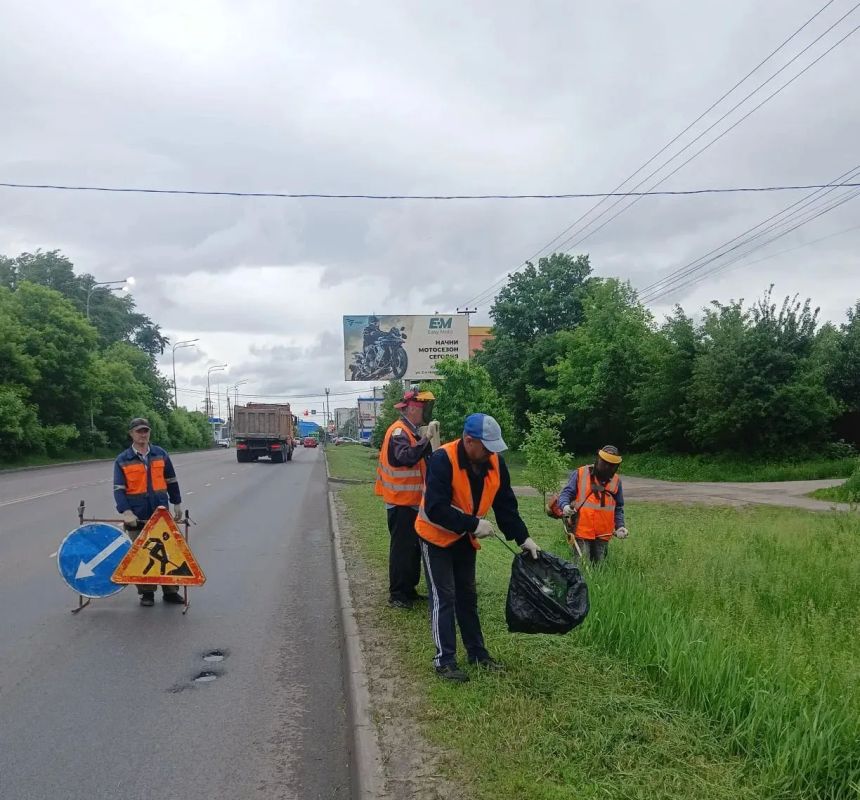 Курские дорожники продолжают уборку города