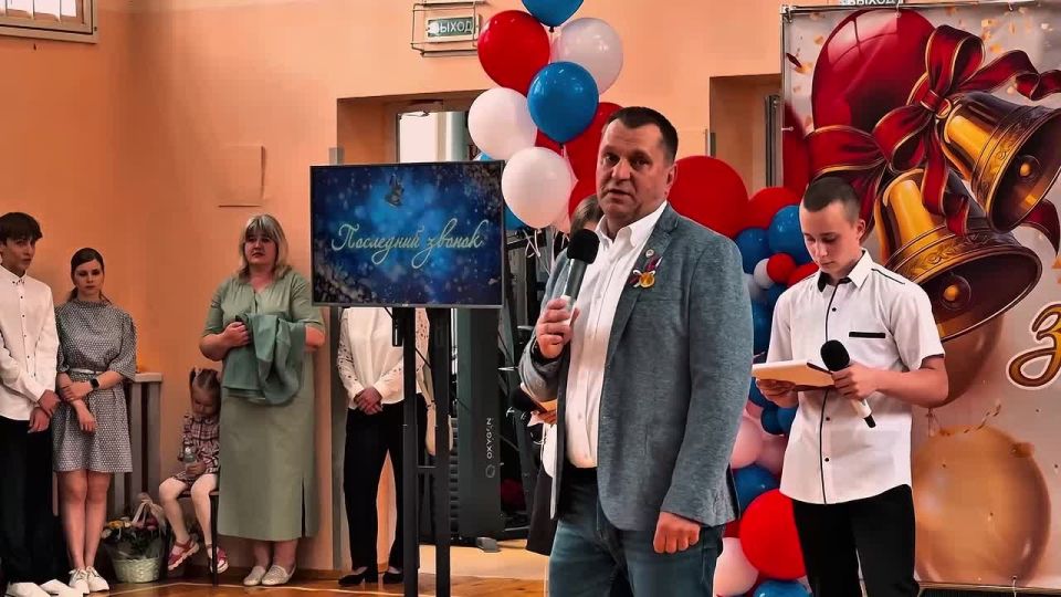 Сегодня во всех школах страны проходят последние звонки