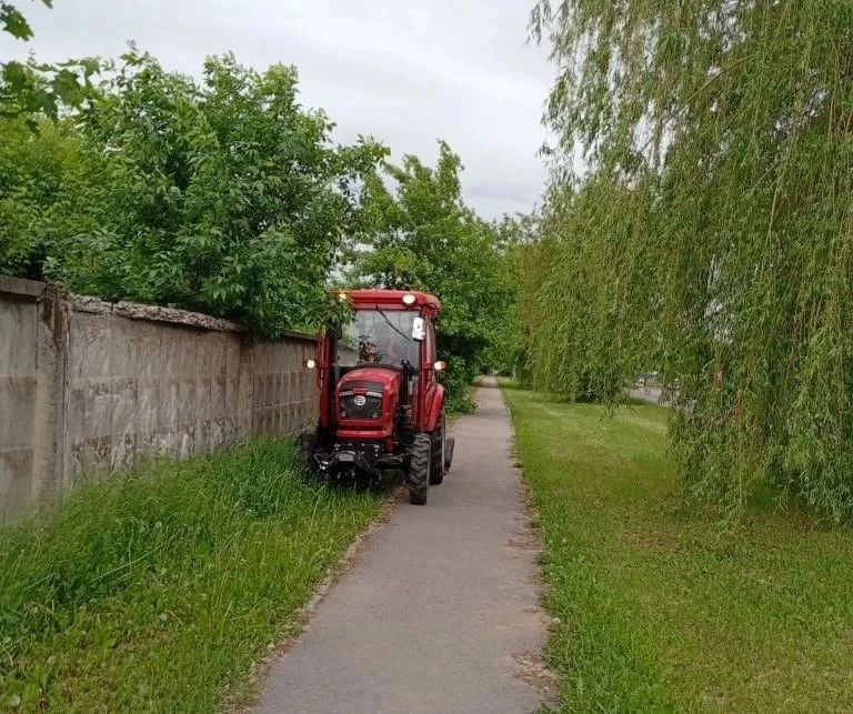 На уборке Курска задействованы 70 рабочих и 61 машина