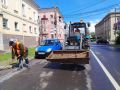 Курские коммунальщики продолжают уборку улиц и уход за клумбами города