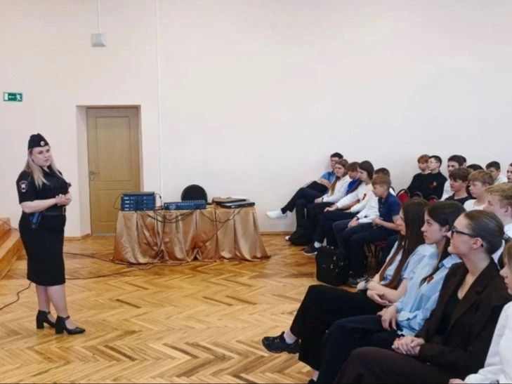 В преддверии летних каникул в рамках информационно-пропагандистской кампании «Внимание — дети!» сотрудники Курчатовской Госавтоинспекции усилили профилактическую работу в школах города и района