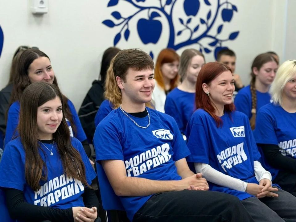 Евгений Маслов поделился опытом работы с обращениями граждан с курскими политзаводчанами