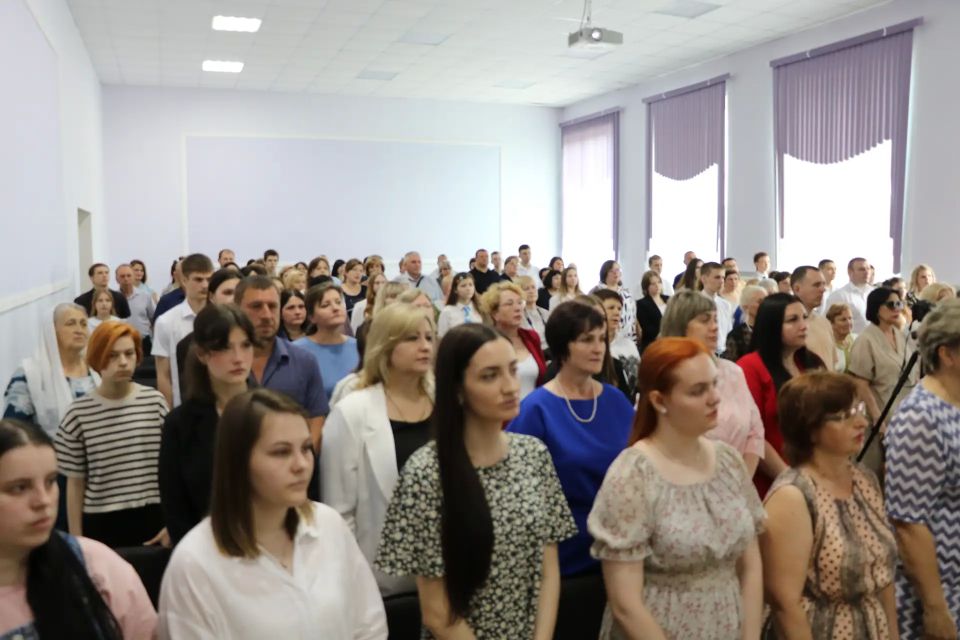 22 мая 2026 года в актовом зале Администрации Октябрьского района Курской области собрались более 150 юных интеллектуалов и их наставников на знаковое событие – первый зональный фестиваль, посвященный чествованию школьников...
