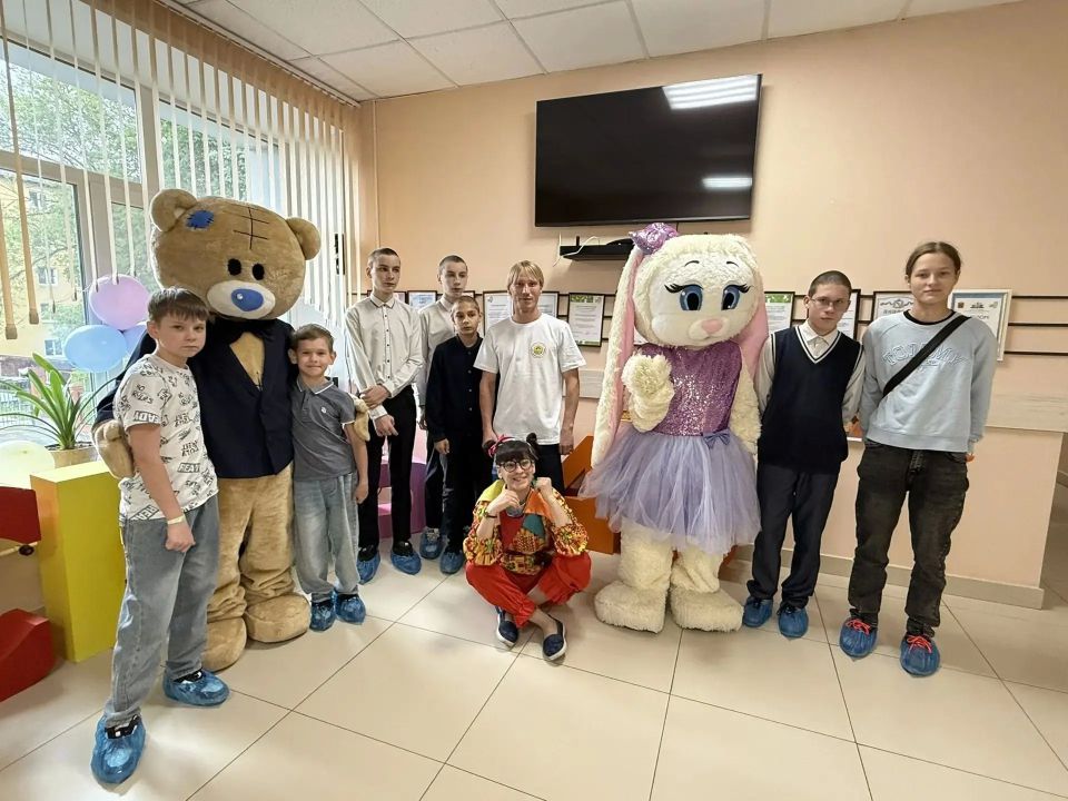 В преддверии Международного дня защиты детей в Центре сопровождения и инноваций состоялся праздник для ребят из замещающих семей "Солнечный круг"