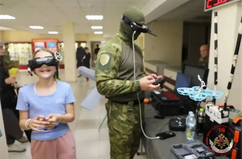 В Международный день защиты детей подразделения Росгвардии по всей стране проводят праздничные мероприятия для юных россиян